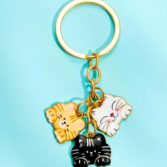 NWT Three Cat Keychain - Picture 1 of 3